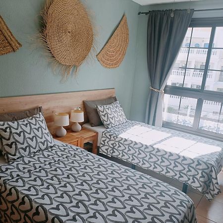 Greatly Located Apartment With Heated Pool, Los Cristianos لوس كريستيانوس المظهر الخارجي الصورة