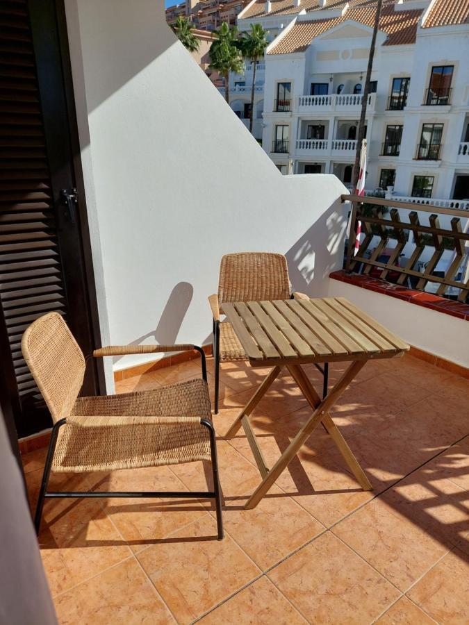 Greatly Located Apartment With Heated Pool, Los Cristianos لوس كريستيانوس المظهر الخارجي الصورة