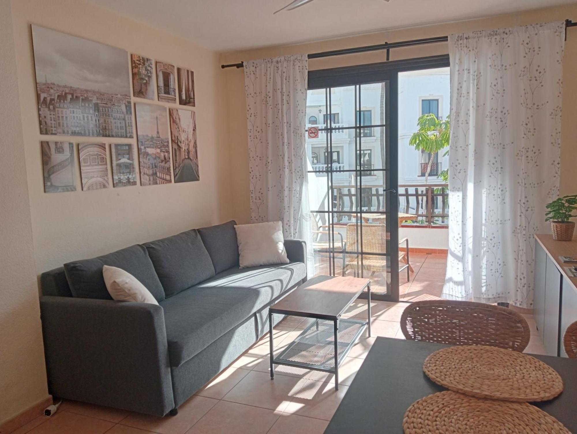 Greatly Located Apartment With Heated Pool, Los Cristianos لوس كريستيانوس المظهر الخارجي الصورة