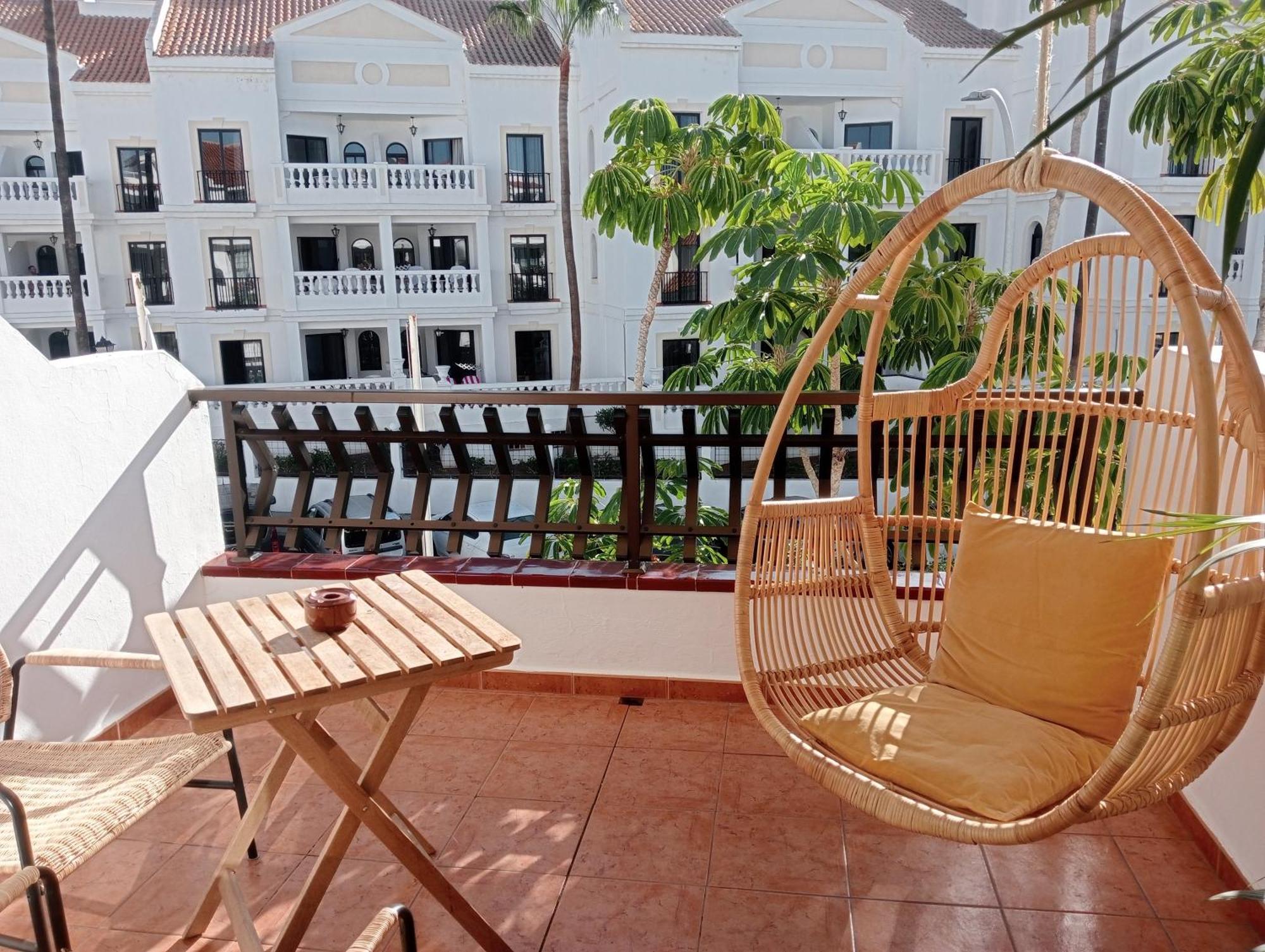 Greatly Located Apartment With Heated Pool, Los Cristianos لوس كريستيانوس المظهر الخارجي الصورة