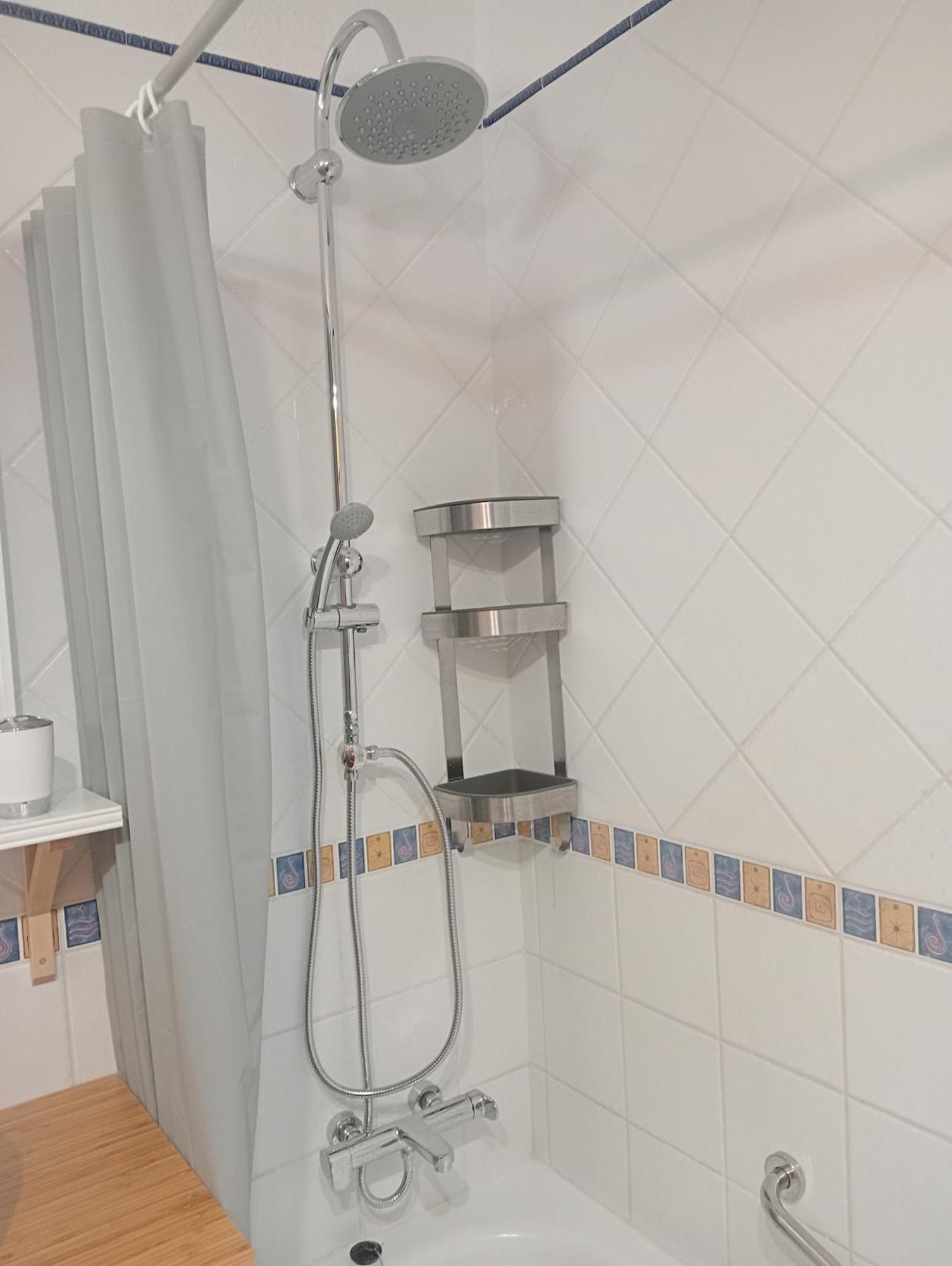 Greatly Located Apartment With Heated Pool, Los Cristianos لوس كريستيانوس المظهر الخارجي الصورة