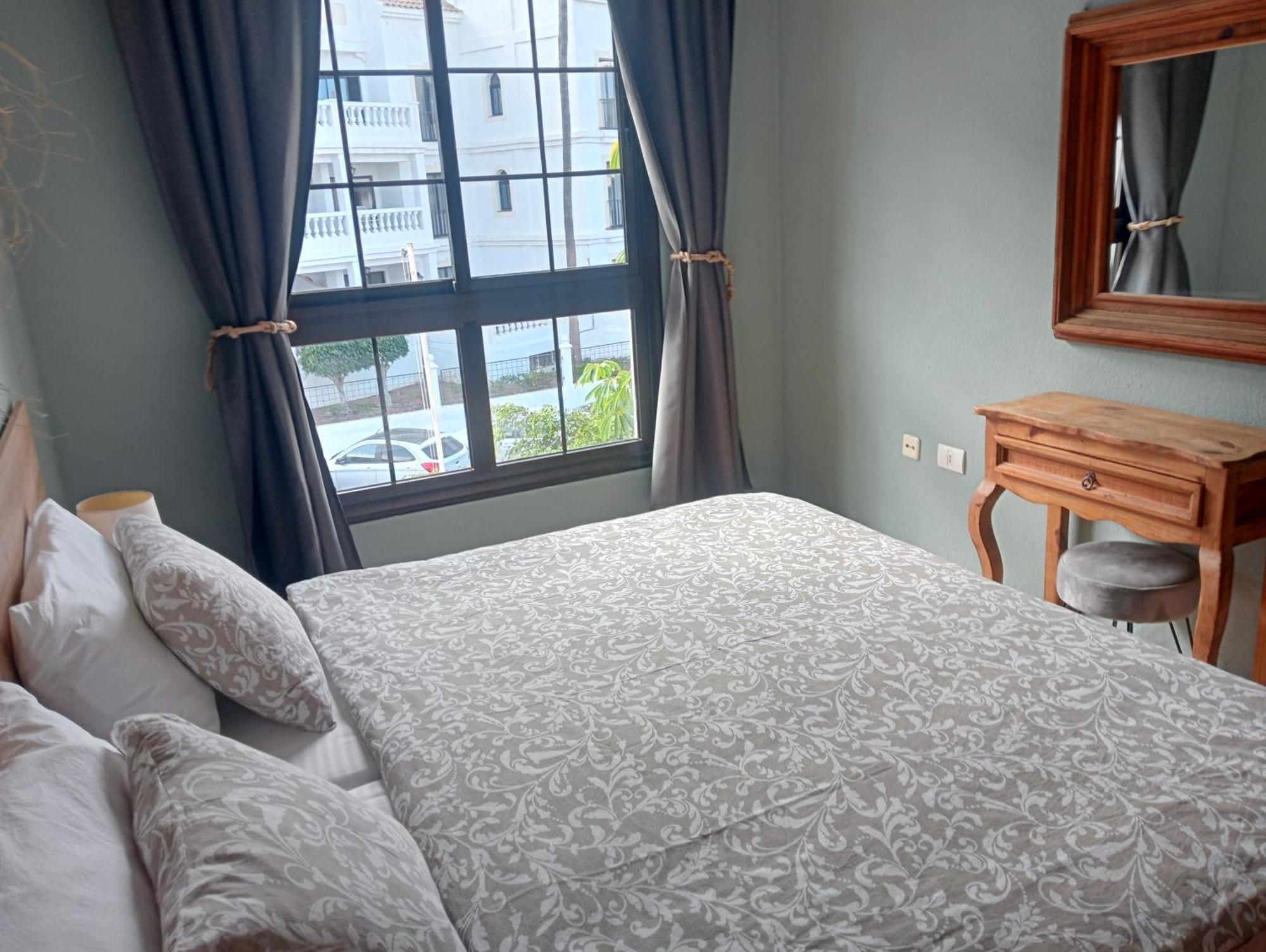 Greatly Located Apartment With Heated Pool, Los Cristianos لوس كريستيانوس المظهر الخارجي الصورة