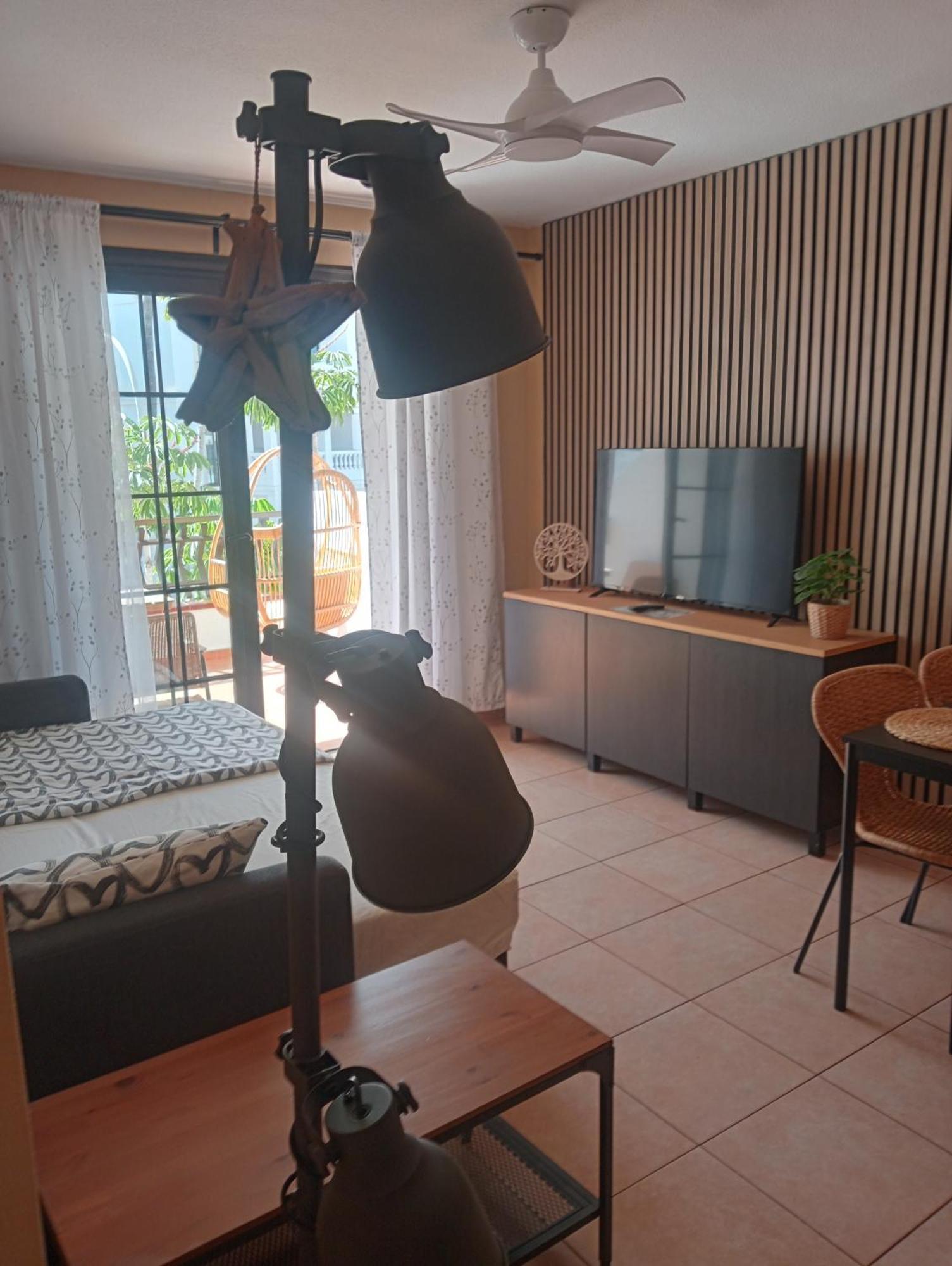 Greatly Located Apartment With Heated Pool, Los Cristianos لوس كريستيانوس المظهر الخارجي الصورة