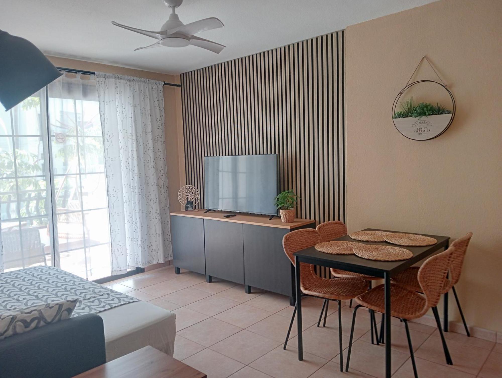 Greatly Located Apartment With Heated Pool, Los Cristianos لوس كريستيانوس المظهر الخارجي الصورة