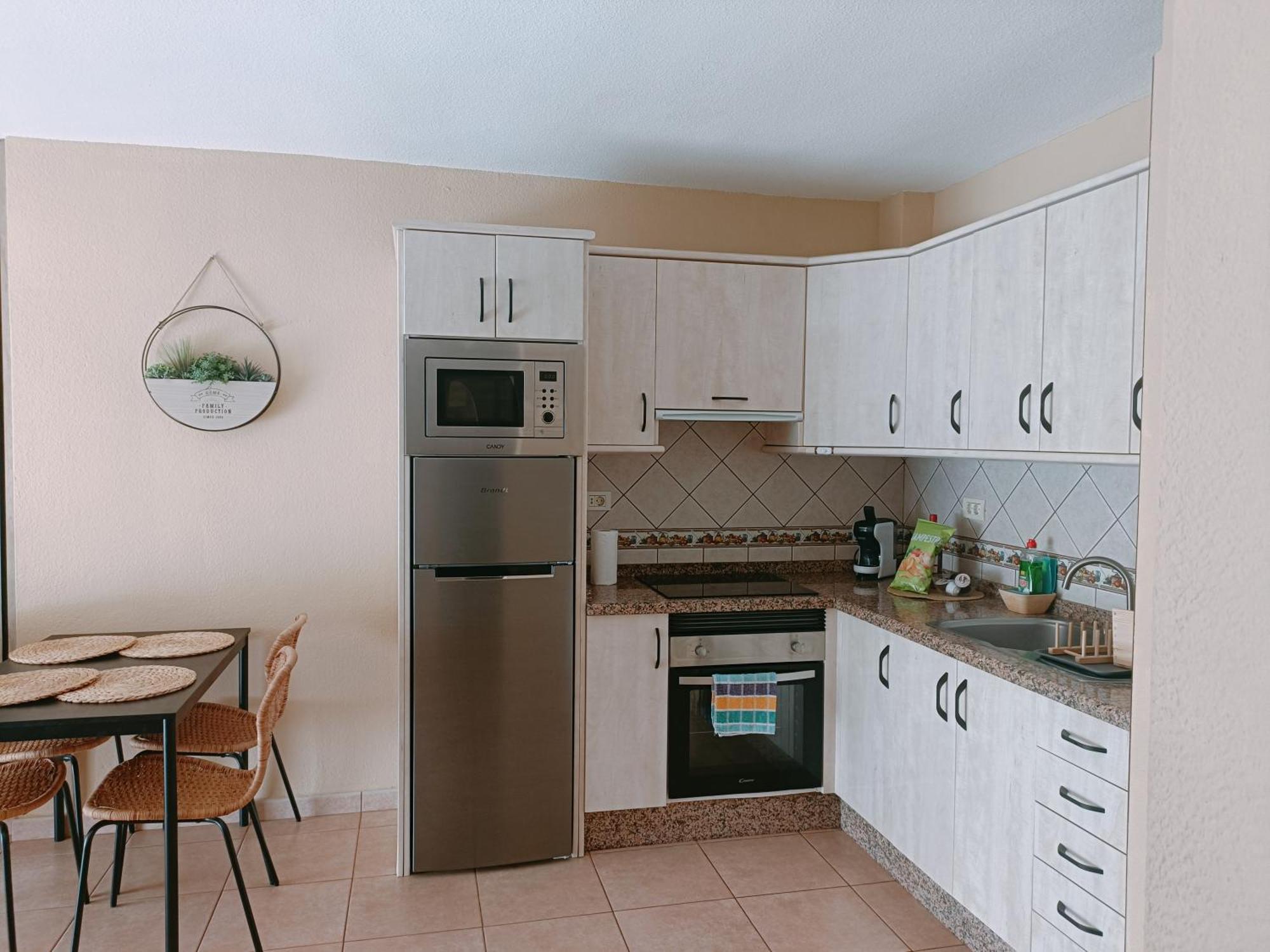 Greatly Located Apartment With Heated Pool, Los Cristianos لوس كريستيانوس المظهر الخارجي الصورة