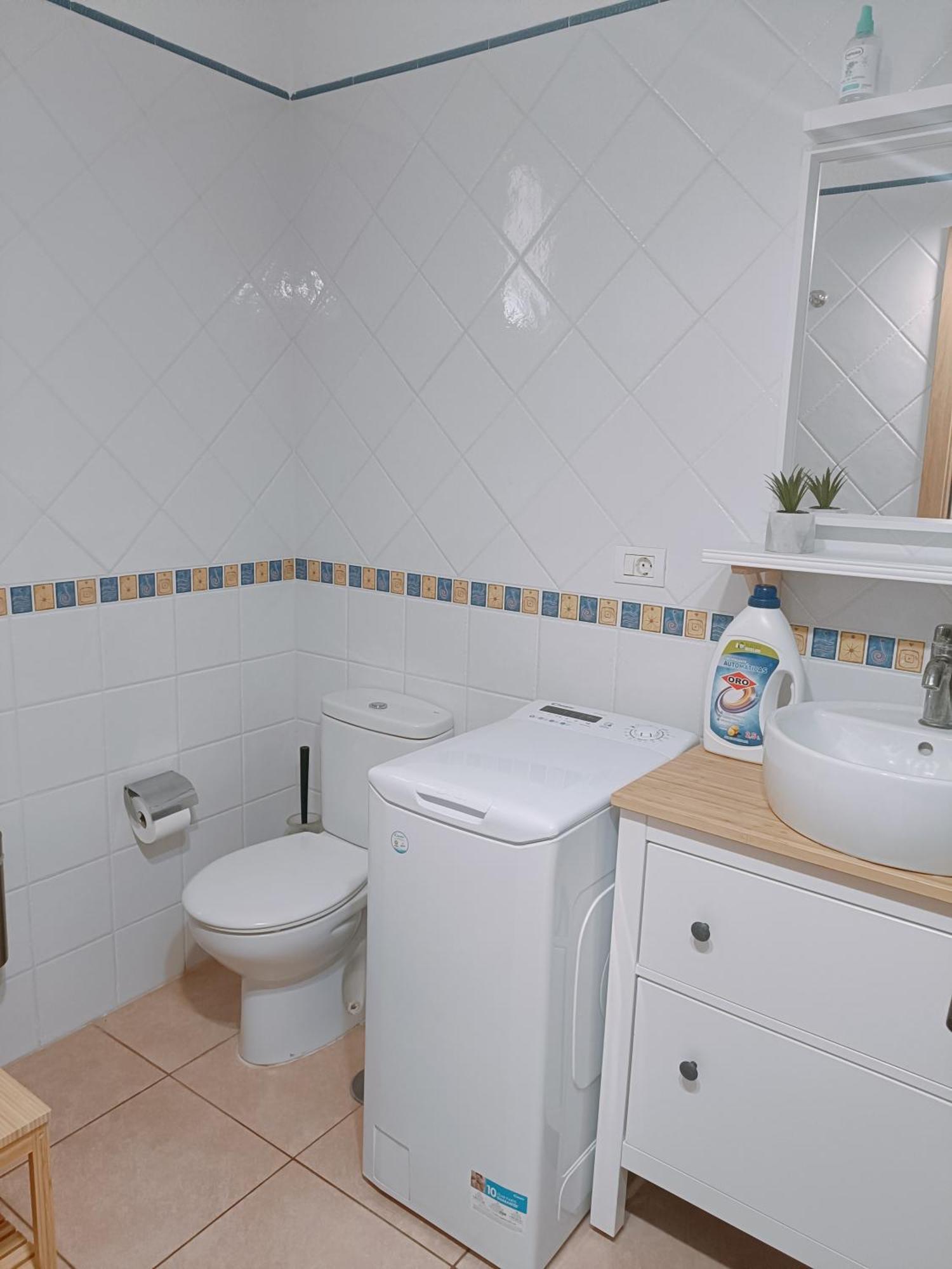Greatly Located Apartment With Heated Pool, Los Cristianos لوس كريستيانوس المظهر الخارجي الصورة
