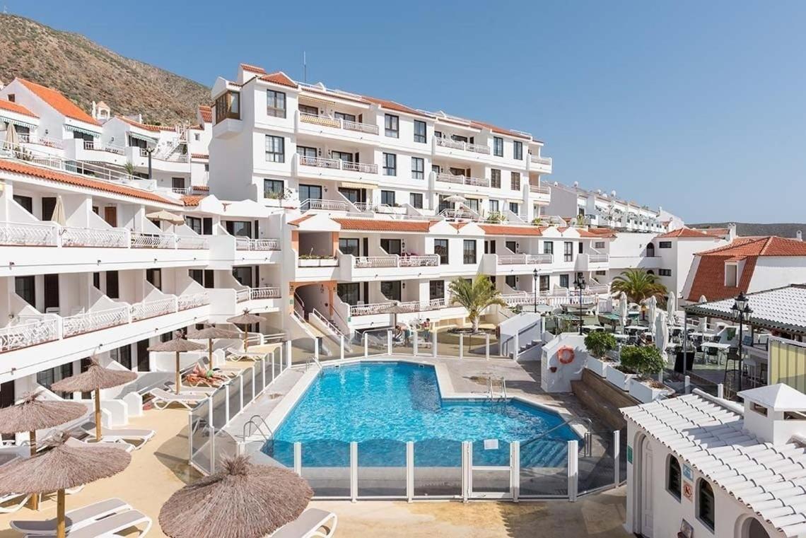 Greatly Located Apartment With Heated Pool, Los Cristianos لوس كريستيانوس المظهر الخارجي الصورة