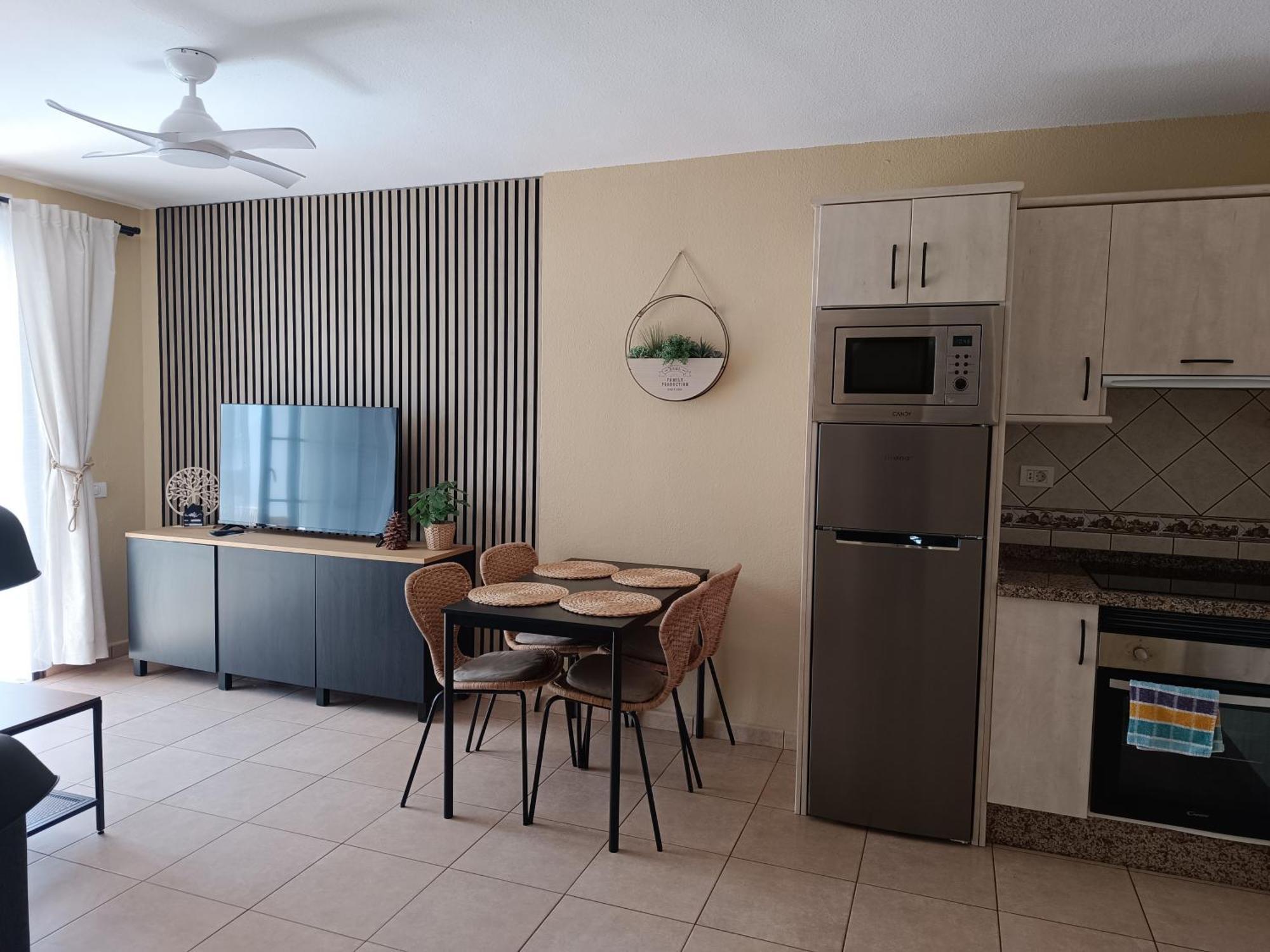 Greatly Located Apartment With Heated Pool, Los Cristianos لوس كريستيانوس المظهر الخارجي الصورة